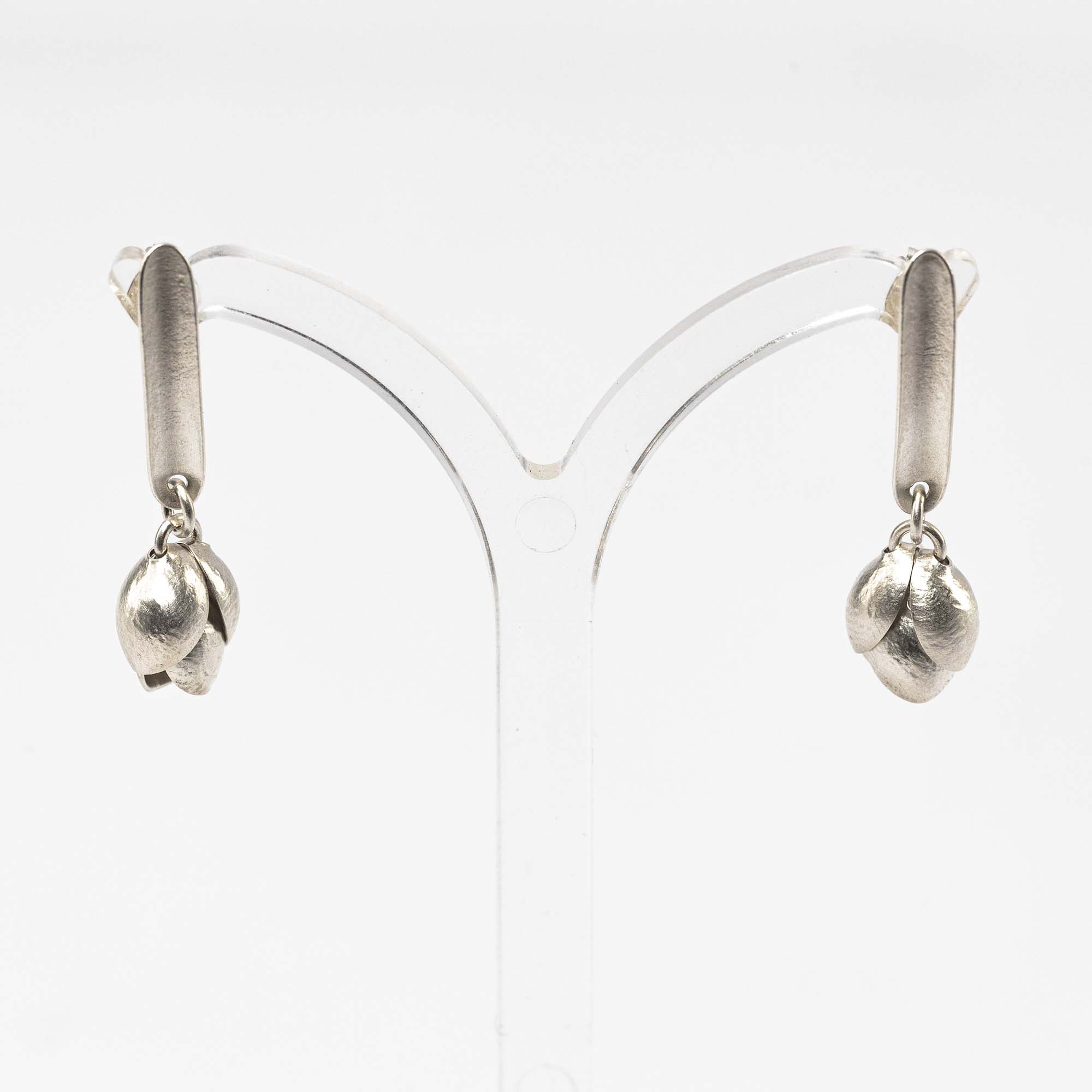 Glenn Campbell QGE2T-L Small Silver GrassPod earrings on long roll drops £128